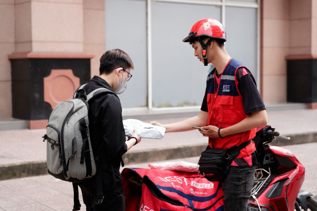 Anh chàng shipper 9 năm làm với công việc giao hàng 1