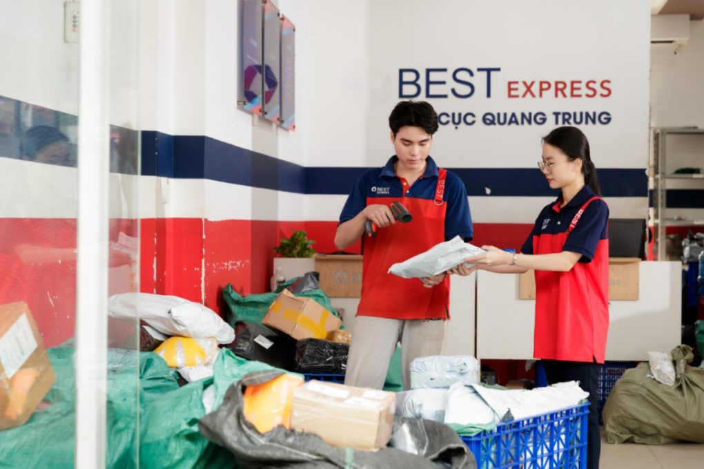 Cô gái nhỏ quản lý giúp bưu cục giao hàng đi đầu về hiệu suất 2