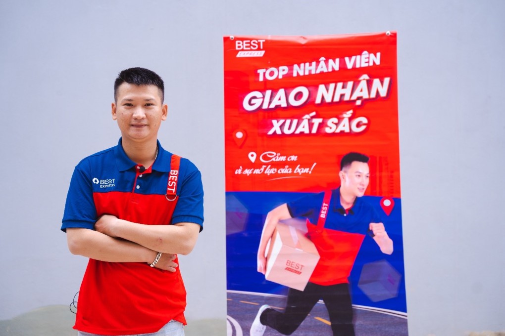 Hai anh em ruột cùng làm shipper giao hàng cho BEST Express 2