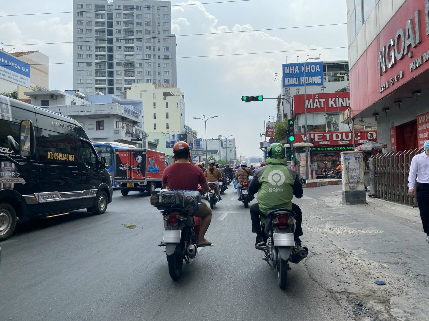 Tình huống dở khóc dở cười khi giao hàng lúc nửa đêm (2)