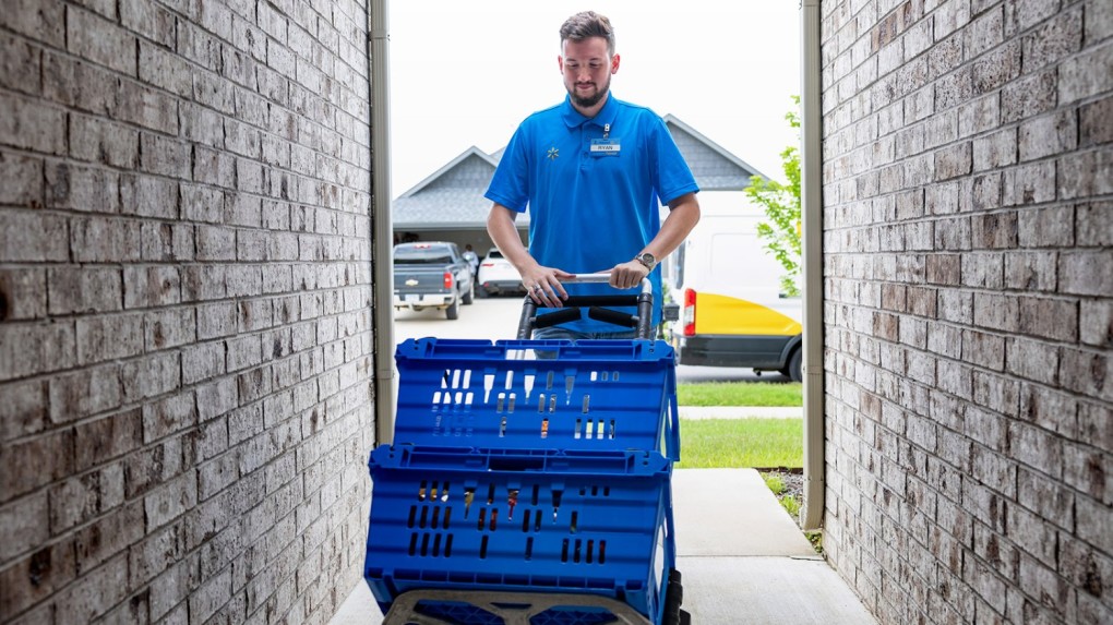 Walmart bổ sung các trạm bưu kiện để tăng tốc độ giao hàng 2
