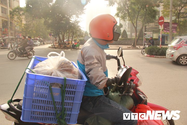 Chàng trai không tay làm shipper “giải cứu” hàng tấn khoai môn của dân bản 3