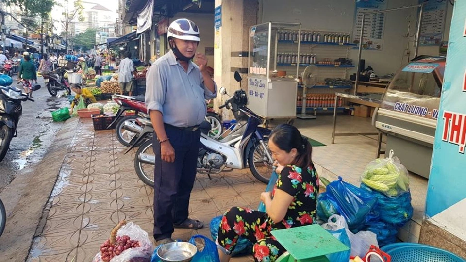 Người đàn ông giao hàng 15 năm làm việc miễn phí cho các nhà chùa 2