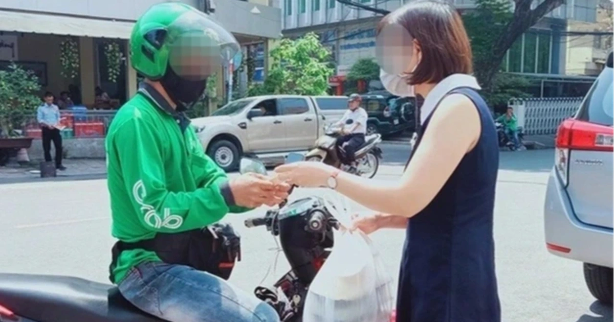 Nhân viên giao hàng bó tay với tình trạng bom hàng ở Việt Nam 2