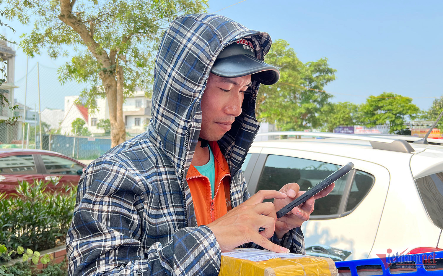 Phơi mặt dưới nắng 42 độ, nam giao hàng đen đủi bị khách quỵt tiền 2